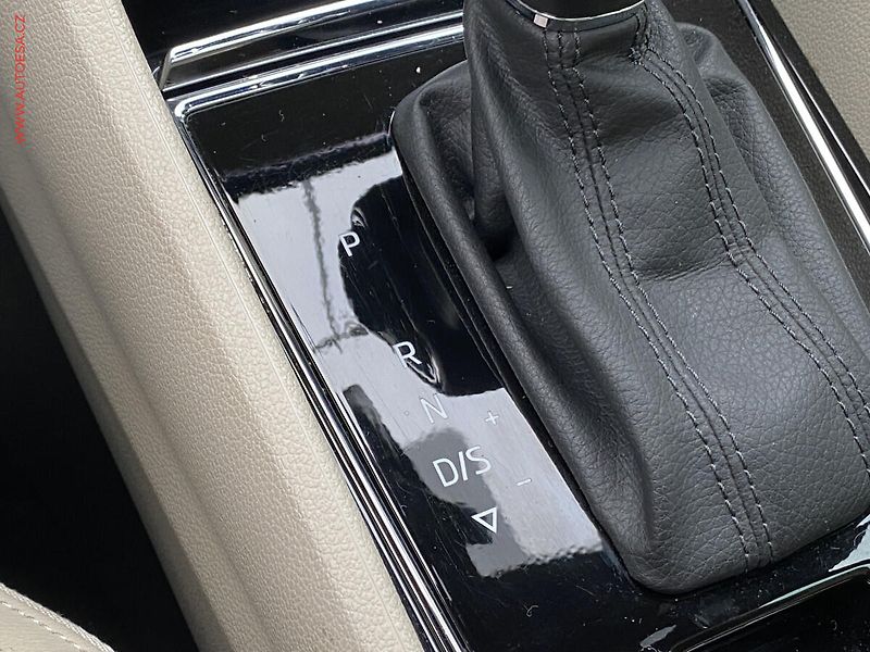 Škoda Karoq (2018) 2.0TDi 4x4, ČR, Style, DSG - fotka 17 z 23