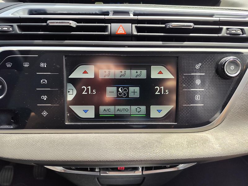 Citroën Grand C4 Picasso (2014) - fotka 25 z 34