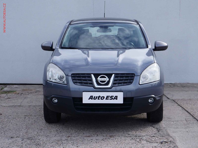 Nissan Qashqai (2008) 1.6 16V, AC, TZ, park.čidla - fotka 2 z 15