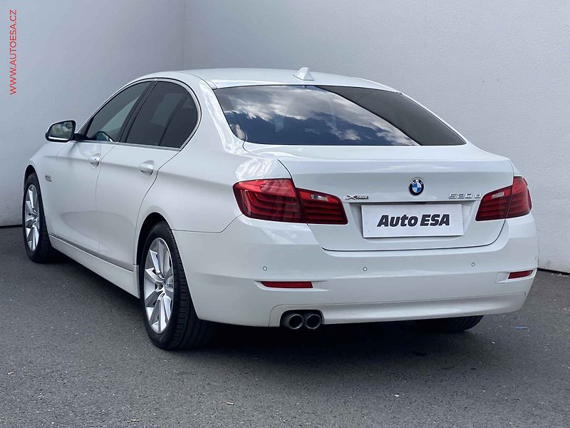 BMW Řada 5 (2013) 2.0d xDrive, ČR, AT, LED - fotka 6 z 19