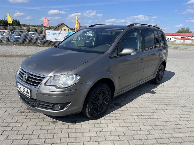 Volkswagen Touran 1,9 TDi 77kw 6rychlostí Klimat - fotka 1 z 35