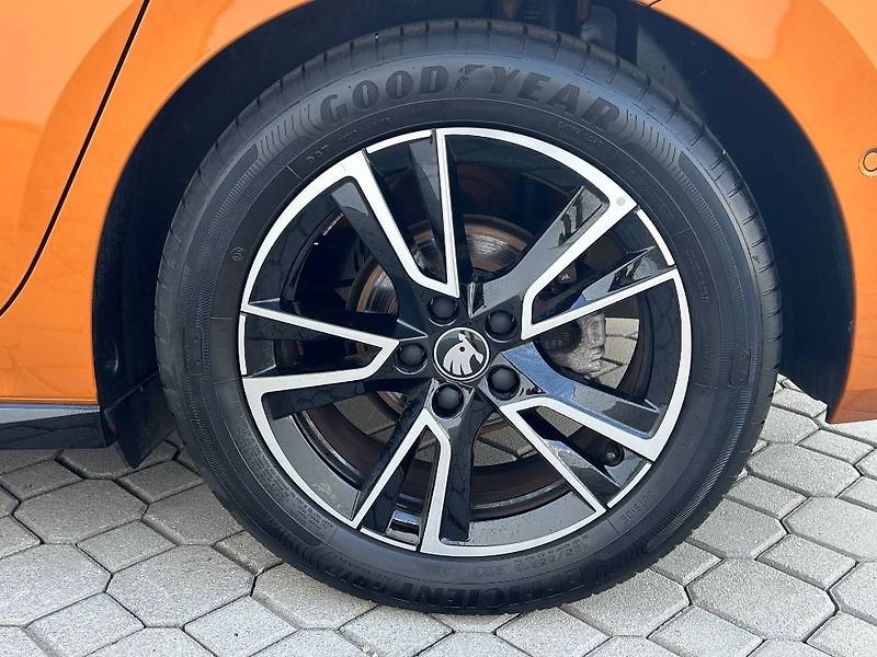 Škoda Fabia Monte Carlo 6MP 1,0TSI - fotka 21 z 24