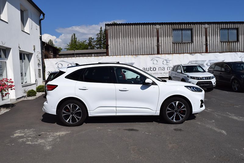 Ford Kuga (2022) 2.5 DURATEC PHEV 112kw e-CVT - fotka 7 z 50