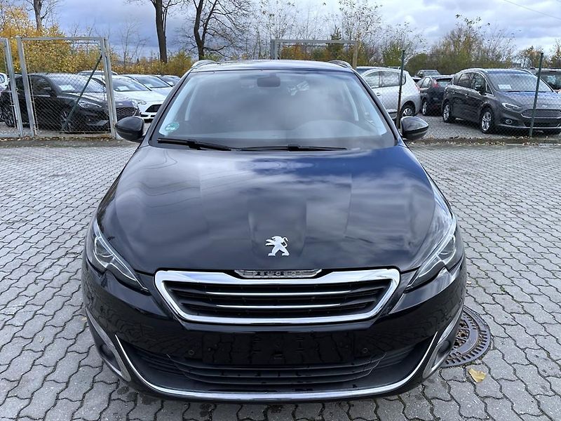 Peugeot 308 2.0 HDI 110 kW navi. serviska - fotka 2 z 26