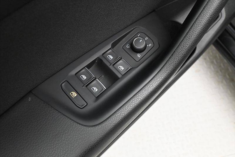 Volkswagen Passat 1,4 GTE 160 kW DSG Business Zá - fotka 24 z 30