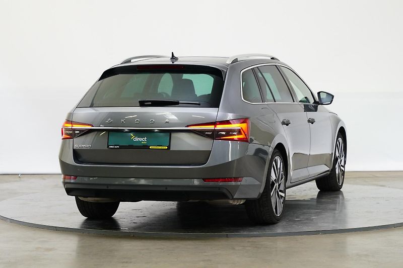 Škoda Superb - fotka 2 z 30