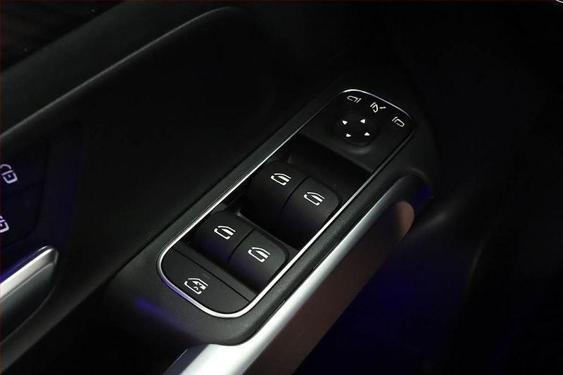 Mercedes-Benz GLB (2025) 35 AMG 4MATIC - fotka 18 z 26