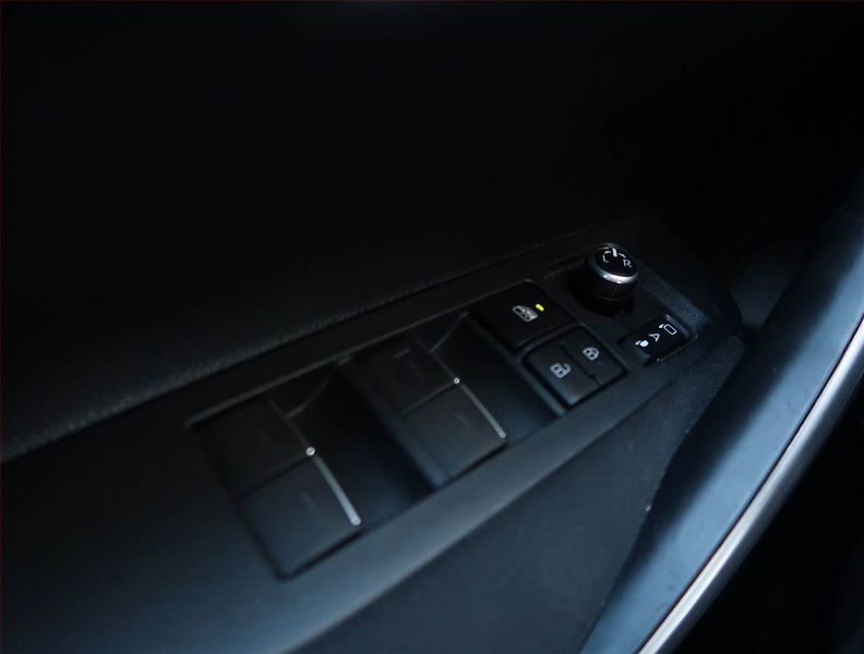 Toyota Corolla (2023) Comfort 1.5 VVT-i, ČR,1.maj - fotka 18 z 18