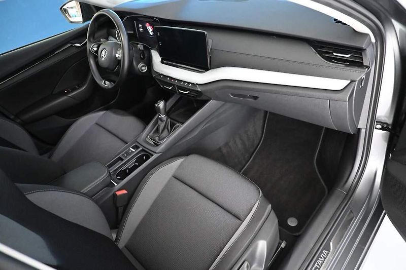 Škoda Octavia (2023) 2.0 LED TOUR VIRTUAL Tažné Nez - fotka 10 z 36