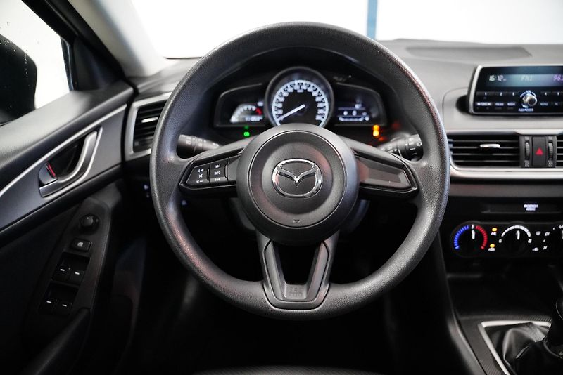 Mazda 3 - fotka 15 z 22
