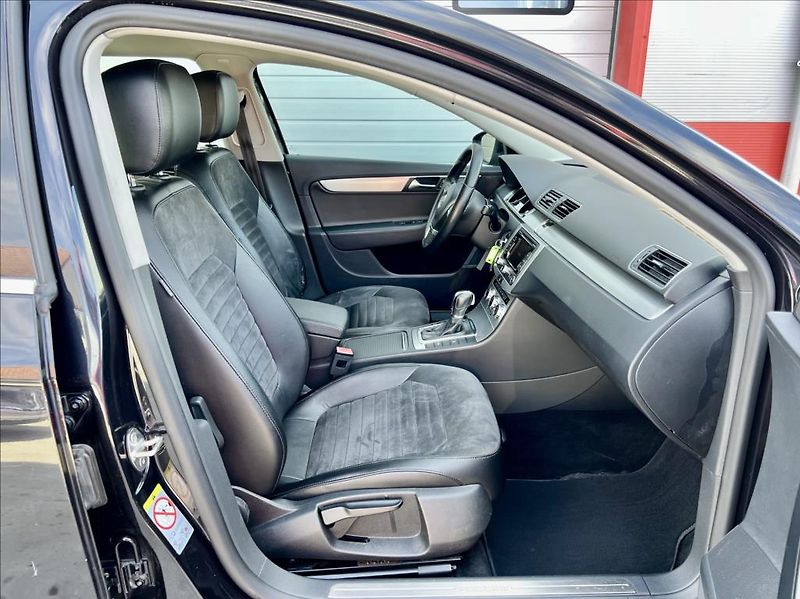Volkswagen Passat 2,0 TDi DSG HIGHLINE / NAVI - fotka 20 z 42