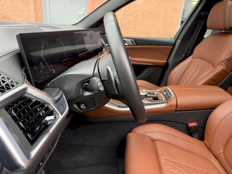 BMW X5 xDrive40d M-PRO Individual AIR - fotka 38 z 50
