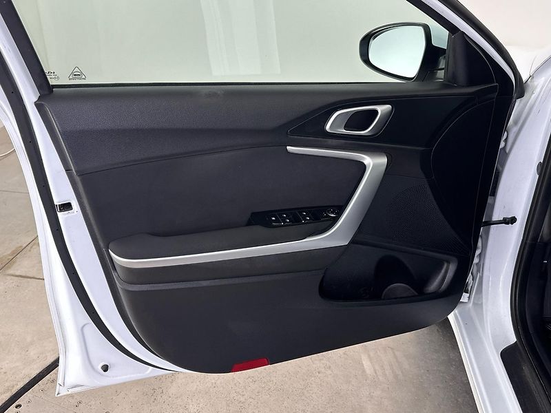 Kia Ceed Hatchback - fotka 13 z 29