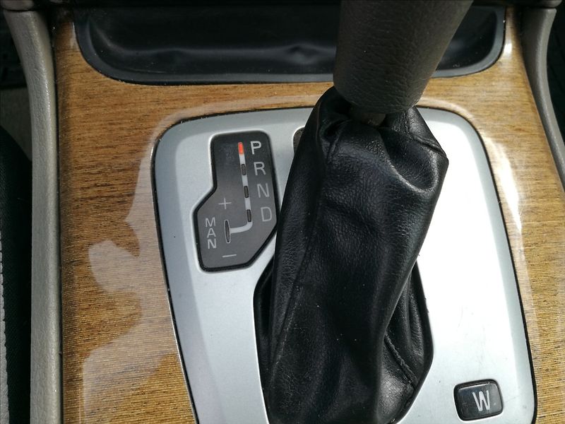 Volvo XC90 2,4 D5 AWD - fotka 9 z 18
