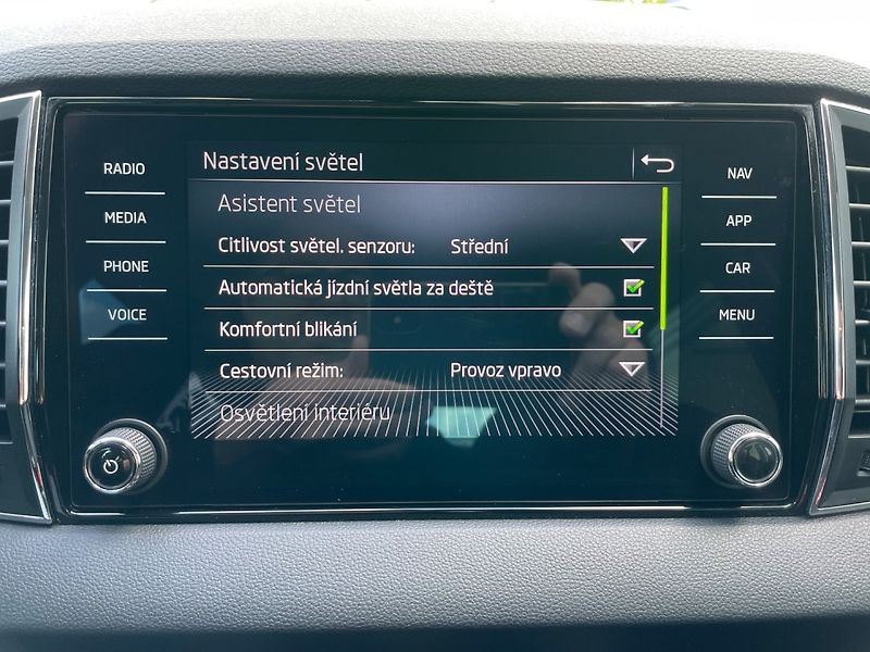 Škoda Karoq (2022) 2.0TDi Style+! Tažné! ČR+1.maj - fotka 33 z 39