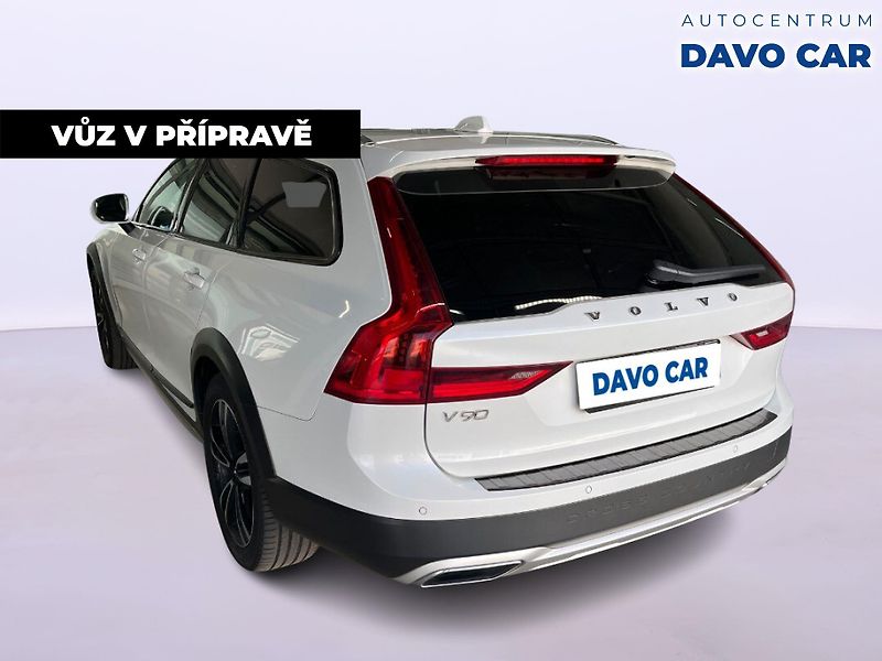 Volvo V90 2,0 D5 AWD 173kW Drive-E Pro A - fotka 2 z 12