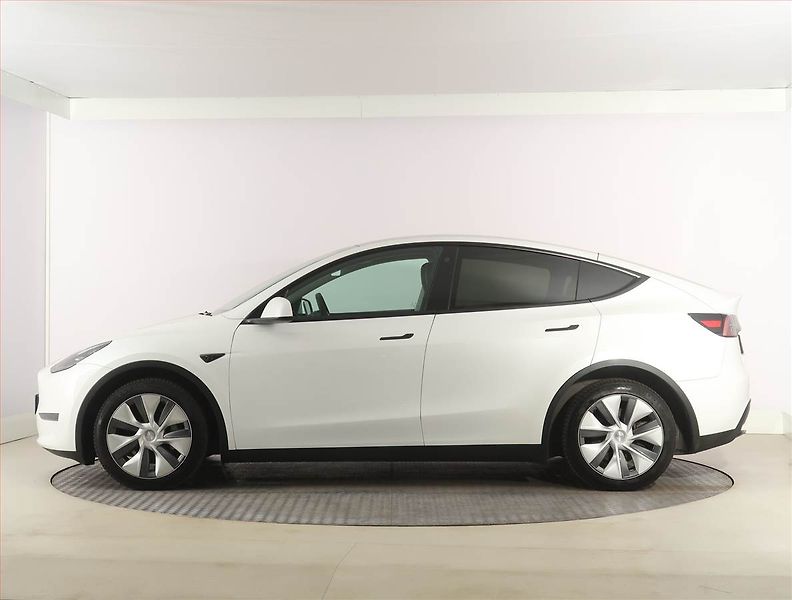 Tesla Model Y (2023) Long Range AWD 79kWh, SoH 92% - fotka 3 z 31