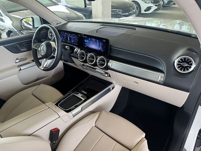 Mercedes-Benz EQB 350 4MATIC - fotka 20 z 20