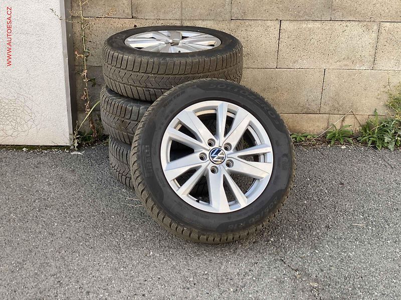 Volkswagen Touran (2022) 2.0 TDi, Comfortline, DSG - fotka 17 z 17