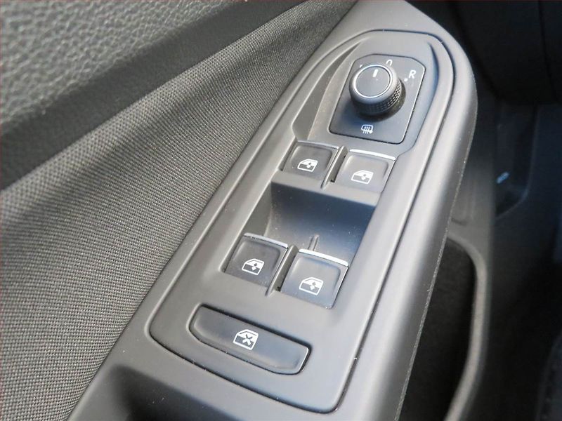 Volkswagen Golf (2021) Life 1.5 eTSI - fotka 17 z 17