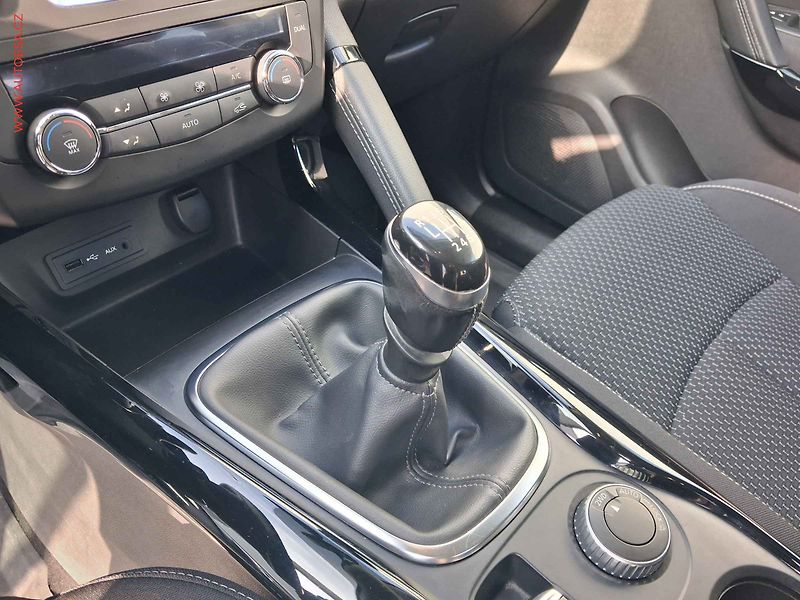 Renault Kadjar (2015) 1.6dCi 4WD, ČR, AC, TZ, park - fotka 15 z 17