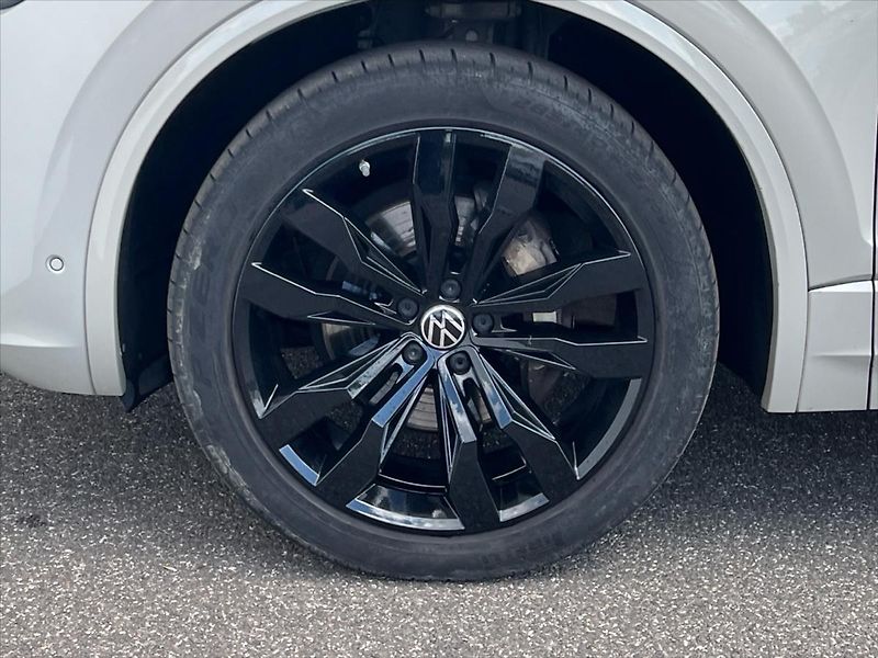 Volkswagen Touareg 3,0 TDi V6 210 kW 8AT 4x4 R-LI - fotka 12 z 31