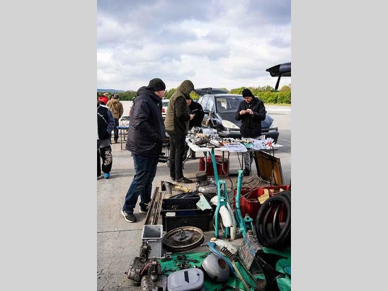 Tradiční auto, moto, hobby burza na vyškovském letišti.