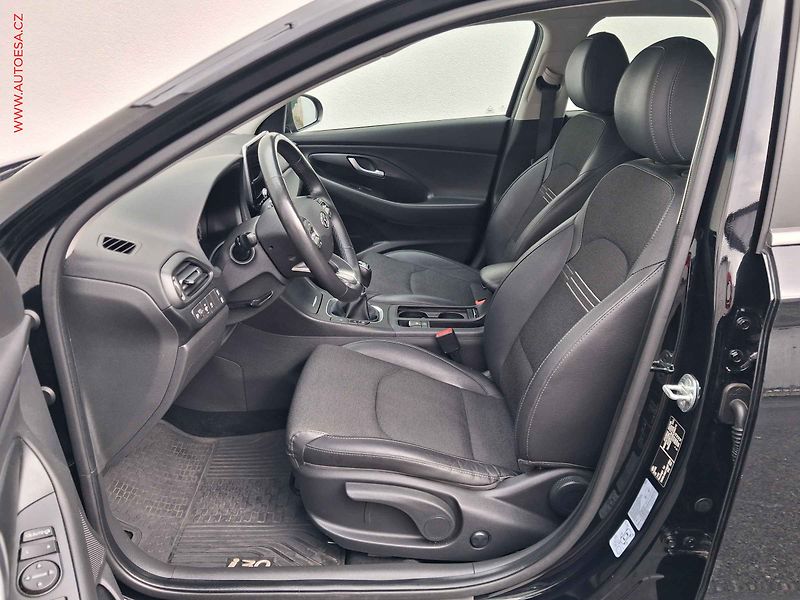 Hyundai i30 (2022) 1.5 i, 1.maj,ČR, LED, park. - fotka 9 z 19