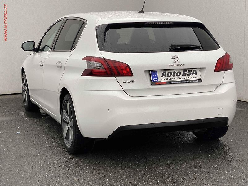 Peugeot 308 (2018) 1.2 PT, Allure, navi - fotka 6 z 16