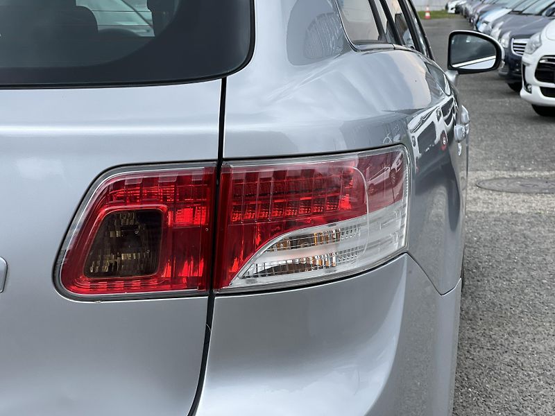 Toyota Avensis SOL 1.8 VVT-i NAVI KLIMA ALU - fotka 44 z 45