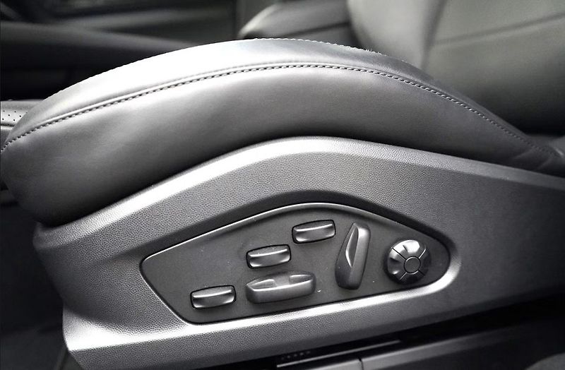 Porsche Macan Turbo GTS Matrix Kamera HuD - fotka 12 z 22