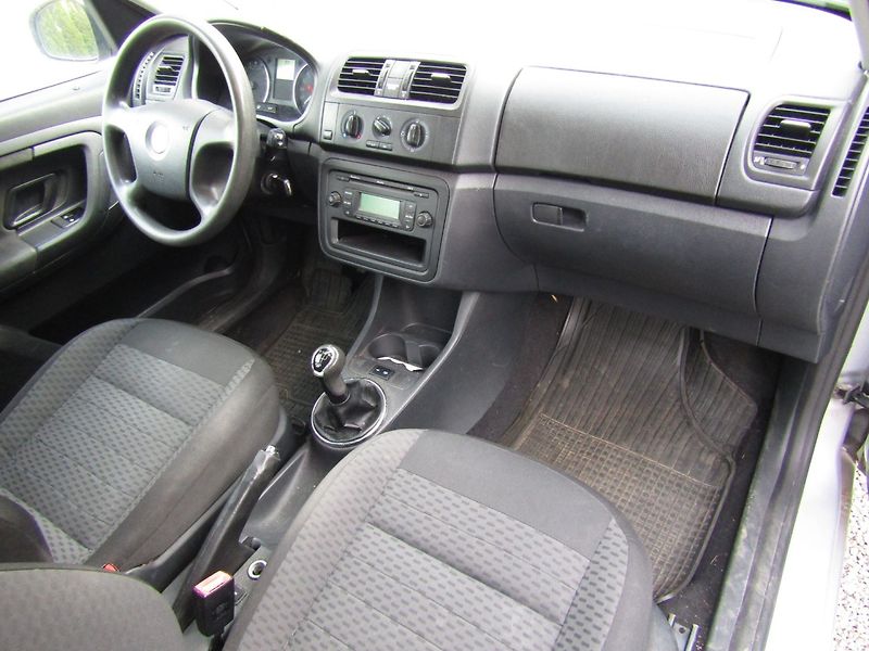 Škoda Roomster (2011) 1.6 TDI 66kW - fotka 14 z 36