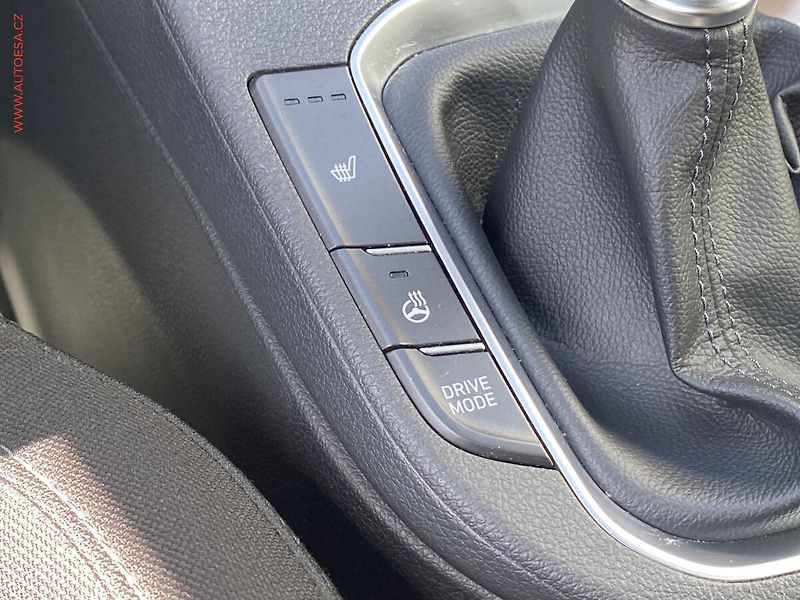 Hyundai i30 (2023) 1.5 T-GDi, ČR, Smart, kamera - fotka 15 z 18