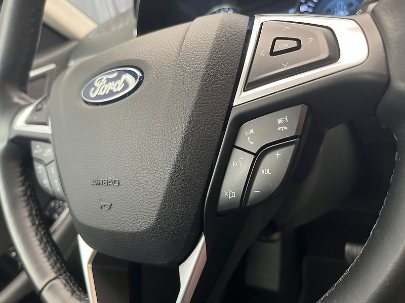 Ford S-MAX 2,5 HEV Titanium 7míst - fotka 11 z 70