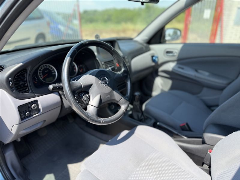 Nissan Almera 1,8 i - fotka 10 z 21