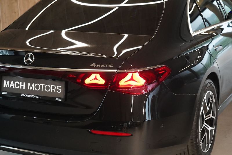 Mercedes-Benz Třídy E 220d 4MATIC, KEYLESS,DISTRONIC - fotka 10 z 43