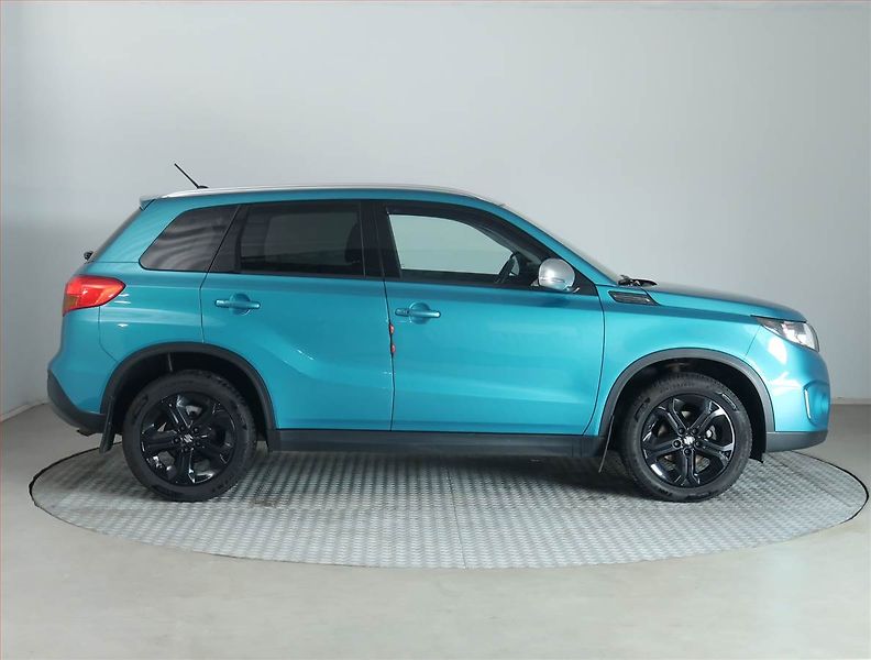 Suzuki Vitara (2017) 1.4 BoosterJet, 4X4 - fotka 6 z 19