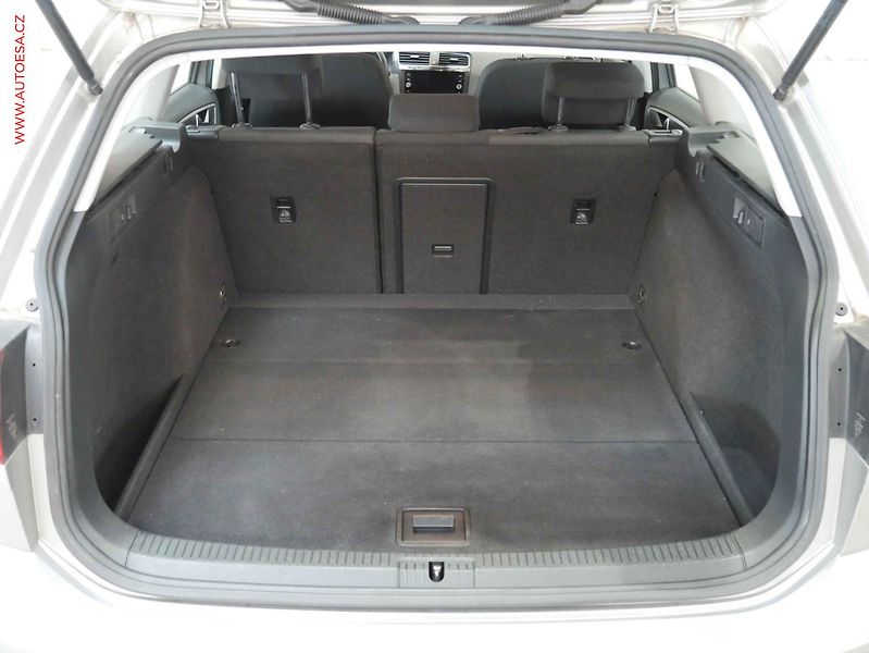 Volkswagen Golf (2018) 1.0 TSi Variant, DSG - fotka 7 z 16