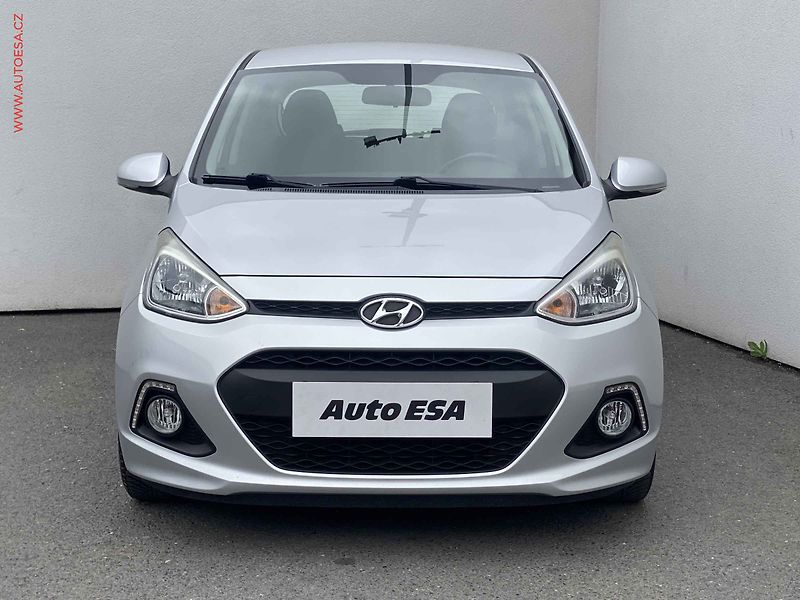 Hyundai i10 (2015) 1.0i, AC, park.asist - fotka 2 z 17