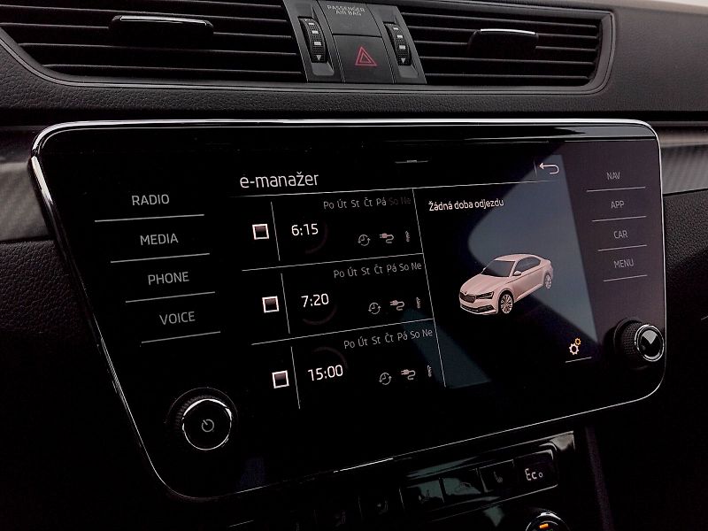 Škoda Superb (2020) iV 1,4 Tsi 150 Kw SportLine DS - fotka 14 z 37