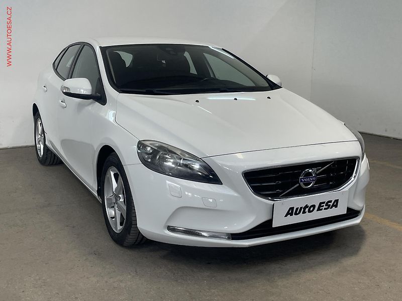 Volvo V40 (2015) 2.0 D, AC, park.čidla - fotografie inzerátu