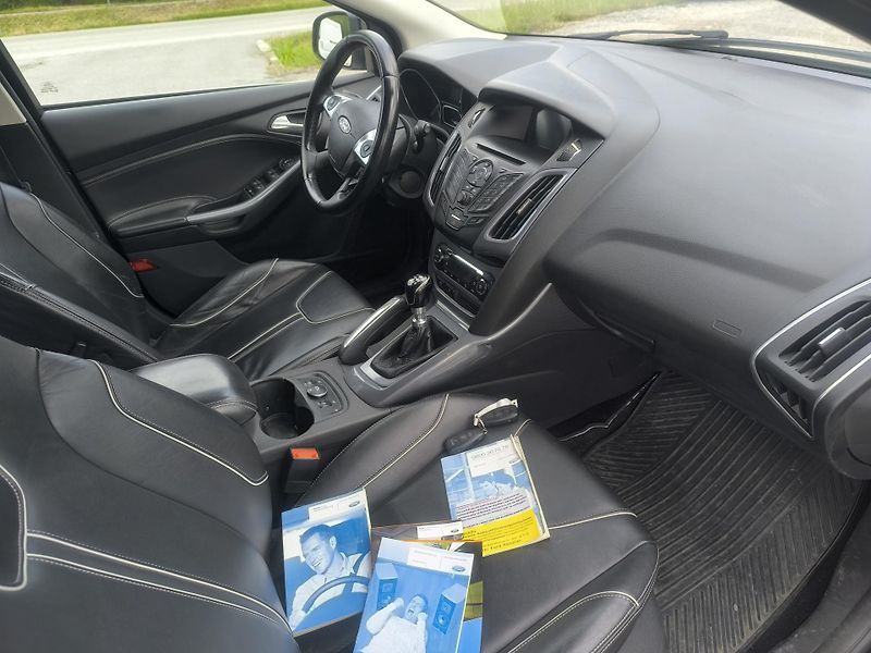 Ford Focus 2.0TDCI103KW,MAX VÝBAVA,KRÁSNÝ - fotka 10 z 24