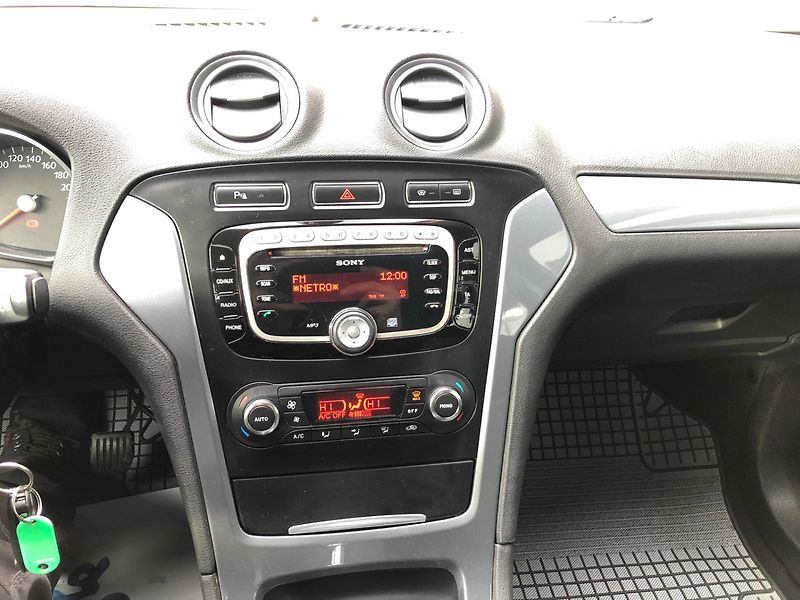 Ford Mondeo (2011) 1.6 TDCi - fotka 21 z 32