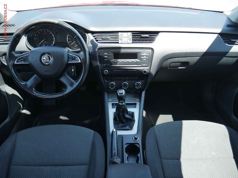 Škoda Octavia (2014) 1.6TDi, Ambition Fresh - fotka 8 z 19