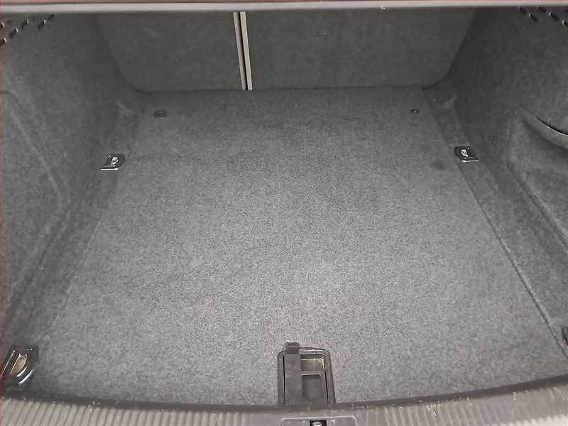 Audi A4 (2008) 2.0 TDI, Xenony, Tempomat - fotka 14 z 17