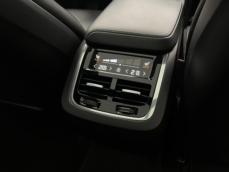 Volvo XC60 D4 INSCRIPTION AUT  - fotka 20 z 41