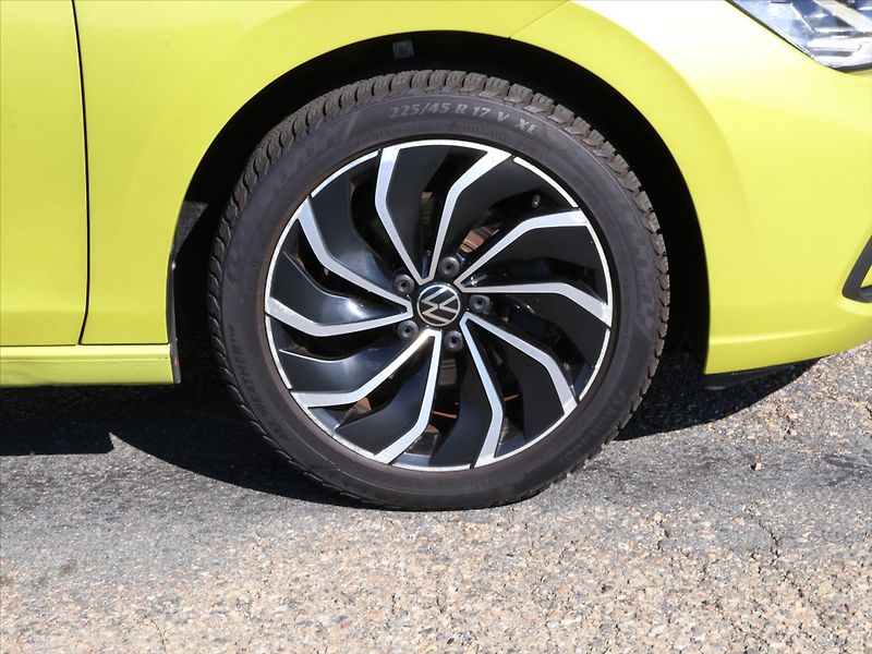 Volkswagen Golf 1,5 TSI 110kW CZ LED 1.Maj - fotka 17 z 24