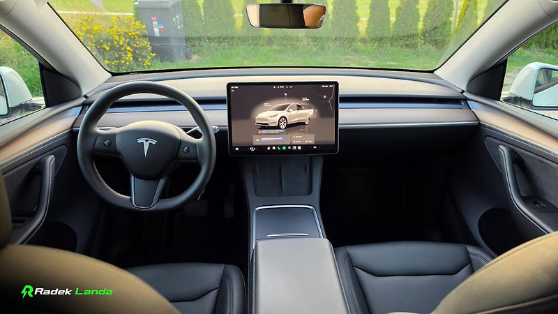 Tesla Model Y (2023) Long Range AWD Berlín - fotka 8 z 11