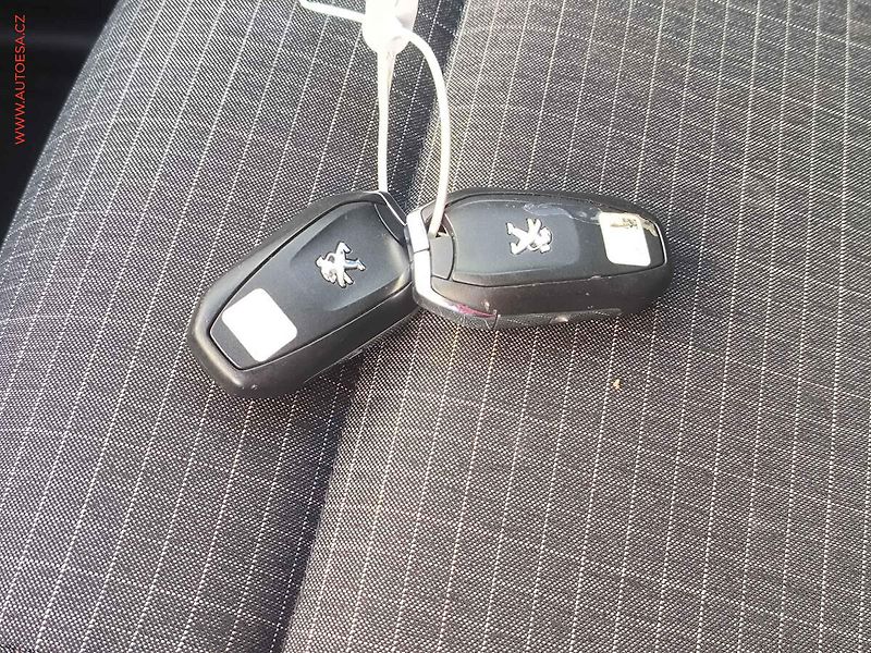 Peugeot Rifter (2023) 1.5HDi, GT LINE, navi, kamera - fotka 23 z 23