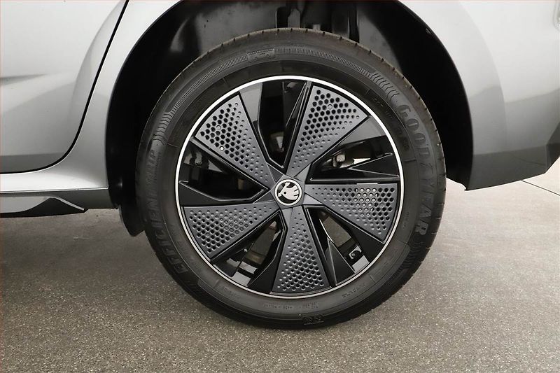 Škoda Kamiq (2025) 1.0 TSI, MONTE CARLO, AUTOMAT - fotka 18 z 18